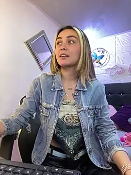 Snapshot of emma_oxford chatting on 12/19/24, 09:28 emma oxford online show from 12/19/24, 09:28