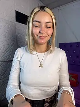 Snapshot of emma_oxford chatting on 02/24/25, 08:36 emma oxford online show from 02/24/25, 08:36