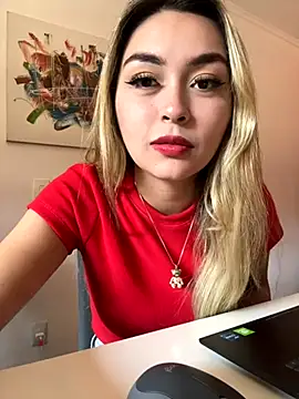 Snapshot of emma_oxford chatting on 09/29/25, 12:43 emma oxford online show from 09/29/25, 12:43