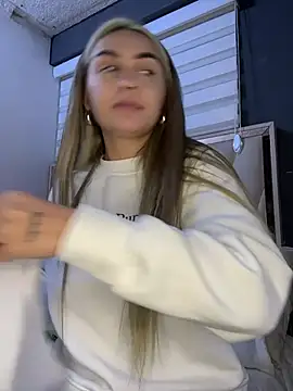 Snapshot of emma_oxford chatting on 02/16/26, 04:30 emma oxford online show from 02/16/26, 04:30