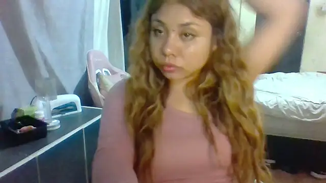 Jennxdolls online show from 12/31/24, 04:27