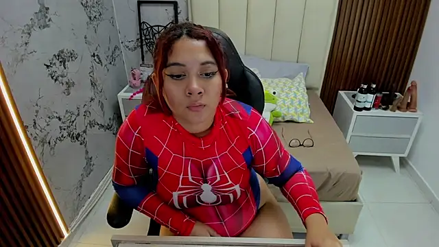 MADISON ROWAN1 online show from 11/19/25, 03:17