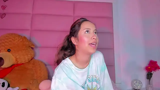 Snapshot of little-Emma chatting on 02/08/25, 06:12 little-Emma online show from 02/08/25, 06:12