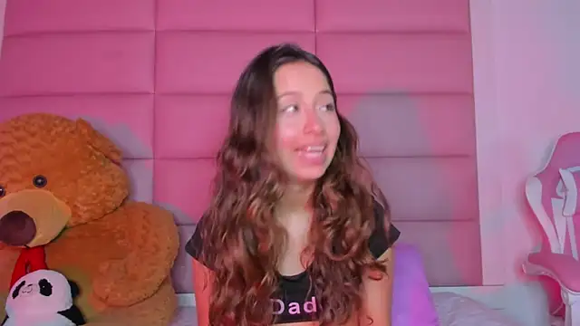 Snapshot of little-Emma chatting on 03/02/25, 09:21 little-Emma online show from 03/02/25, 09:21