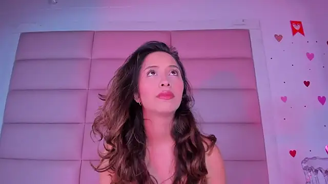 Snapshot of little-Emma chatting on 10/19/25, 02:45 little-Emma online show from 10/19/25, 02:45