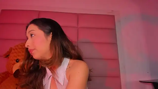 Snapshot of little-Emma chatting on 11/12/25, 11:03 little-Emma online show from 11/12/25, 11:03