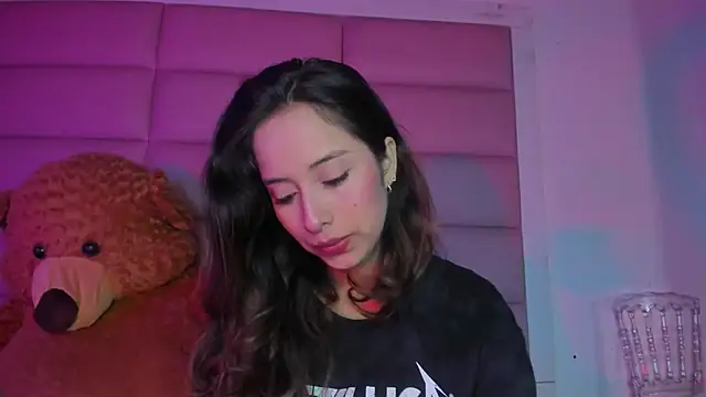 little-Emma online show from 12/19/25, 03:24