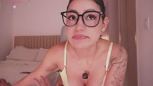 Snapshot of Amber-9 chatting on 11/13/25, 01:15 Amber-9 online show from 11/13/25, 01:15