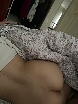 Snapshot of Reinacatchile chatting on 12/15/24, 11:55 Reinacatchile online show from 12/15/24, 11:55