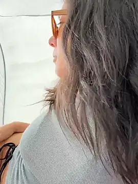 Snapshot of Reinacatchile chatting on 01/10/26, 09:30 Reinacatchile online show from 01/10/26, 09:30