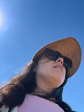 Snapshot of Reinacatchile chatting on 02/22/26, 03:21 Reinacatchile online show from 02/22/26, 03:21