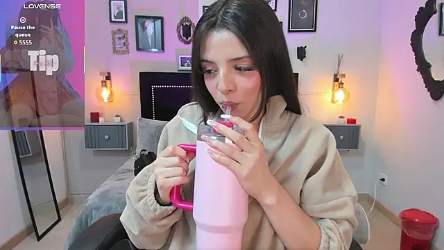 Charlotte  Benett online show from 10/07/25, 03:36