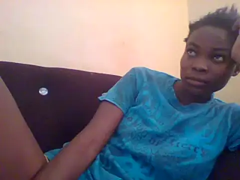 Snapshot of sexxyqueenn22 chatting on 12/17/24, 10:01 sexxyqueenn22 online show from 12/17/24, 10:01