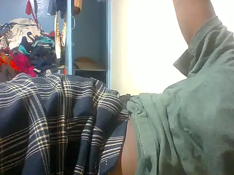 Snapshot of sexxyqueenn22 chatting on 12/16/25, 12:37 sexxyqueenn22 online show from 12/16/25, 12:37