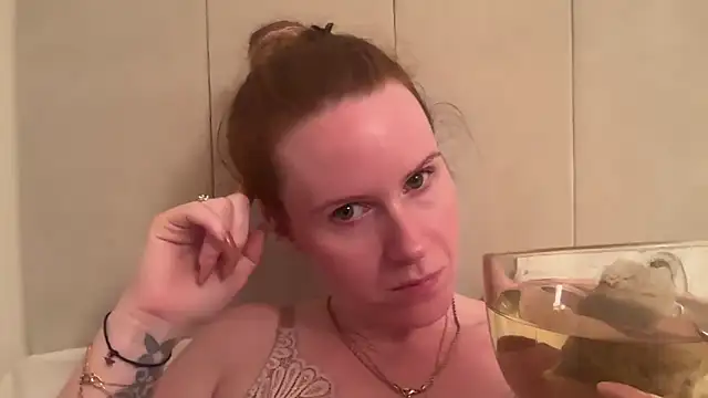 redheadrosie69 online show from 09/29/25, 06:57