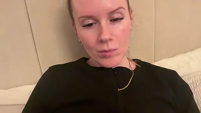 redheadrosie69 online show from 11/28/25, 08:33