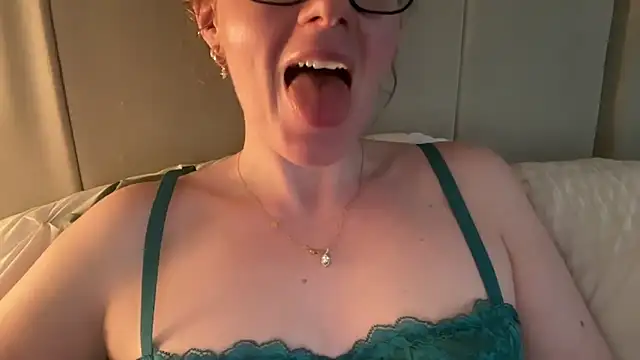 redheadrosie69 online show from 01/18/26, 01:04