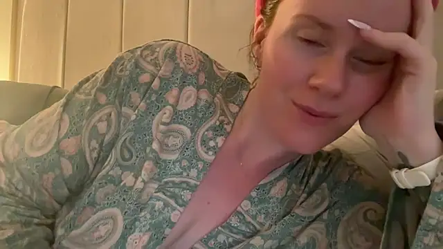 redheadrosie69 online show from 05/26/26, 06:48