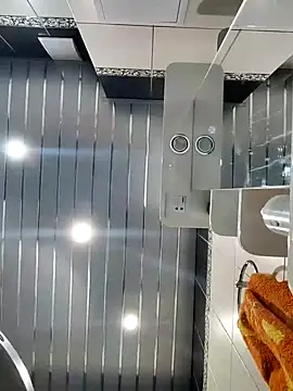 NikaXBerry online show from 02/09/25, 09:37