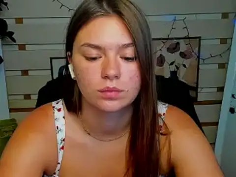 Snapshot of Josephine_Kiss chatting on 06/24/26, 06:56 Josephine Kiss online show from 06/24/26, 06:56