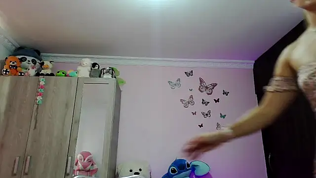 Snapshot of caroline_jonson chatting on 02/13/25, 05:54 caroline jonson online show from 02/13/25, 05:54