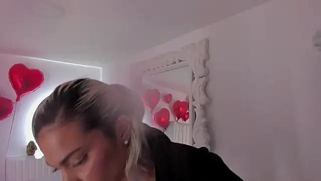 Snapshot of Shelynna_azzul chatting on 02/15/25, 03:31 Shelynna azzul online show from 02/15/25, 03:31