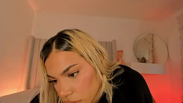 Shelynna azzul online show from 03/24/26, 08:03