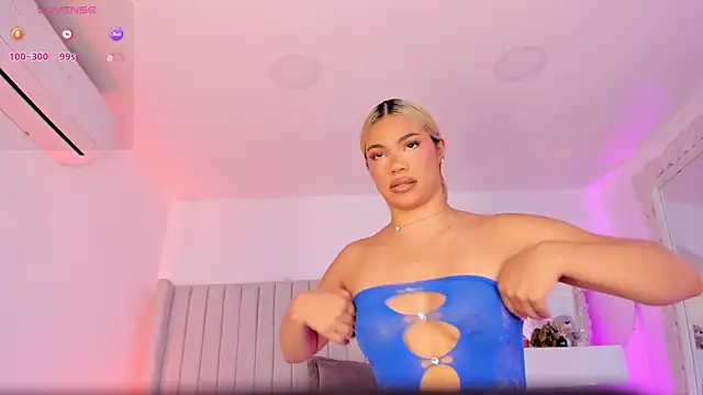 Shelynna azzul online show from 05/17/26, 11:28