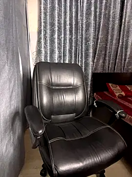 Snapshot of Ritu-Babe chatting on 10/12/25, 07:57 Ritu-Babe online show from 10/12/25, 07:57