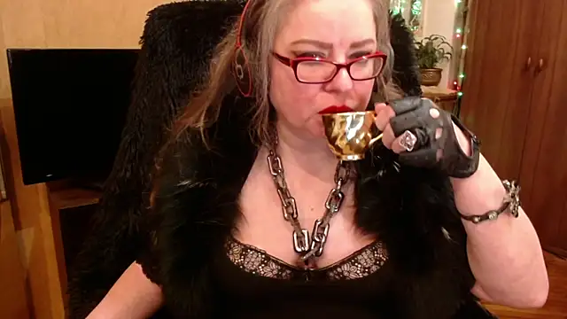 Miss Tress online show from 12/17/24, 06:31