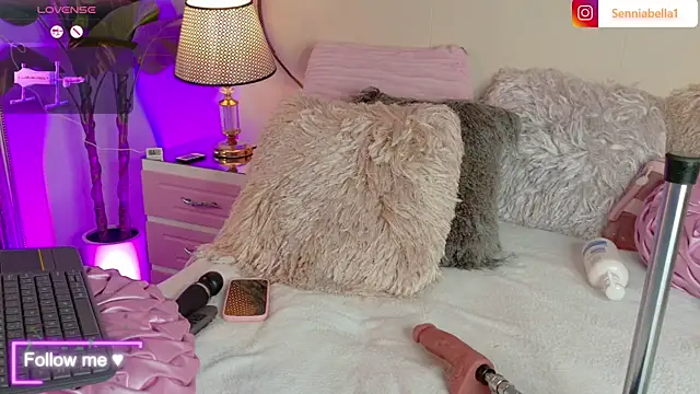 SenniaBella online show from 02/11/26, 03:39