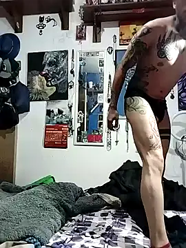 Karinatvdec online show from 12/30/24, 12:22