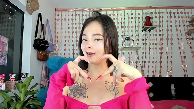 Snapshot of lucyy_tay chatting on 09/26/25, 01:42 lucyy tay online show from 09/26/25, 01:42