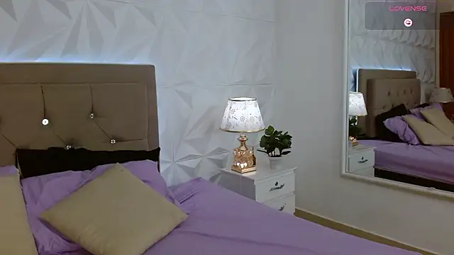 Gwen drew online show from 02/13/26, 01:18