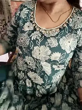 cuteyqueen online show from 04/13/26, 07:47