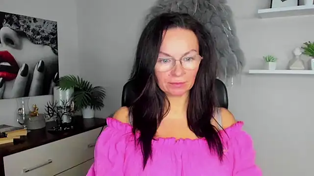 HelenLuxx online show from 01/13/25, 06:38