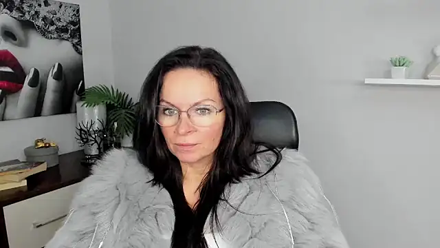 HelenLuxx online show from 01/22/25, 10:18