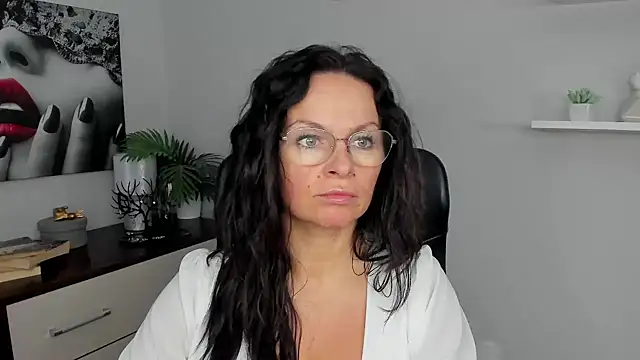 HelenLuxx online show from 01/24/25, 10:11