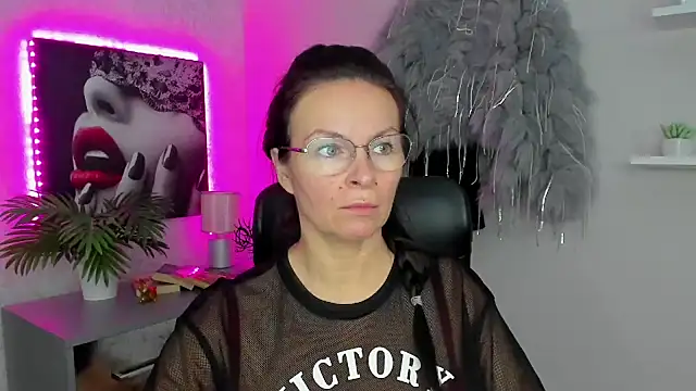 HelenLuxx online show from 02/03/25, 06:45