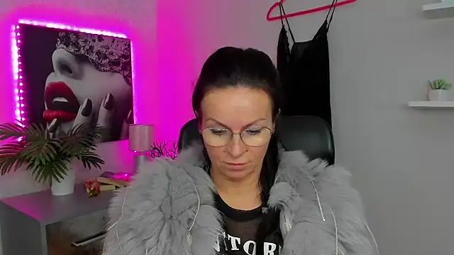 HelenLuxx online show from 02/03/25, 12:57