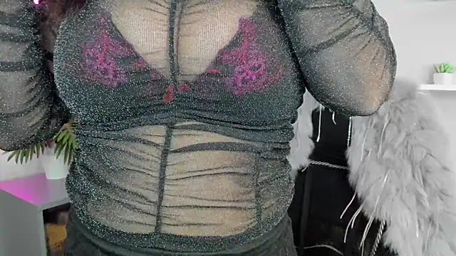 HelenLuxx online show from 02/12/25, 09:42