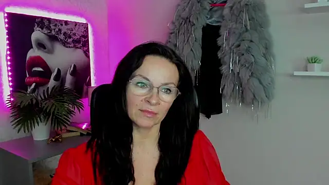 HelenLuxx online show from 02/14/25, 10:17