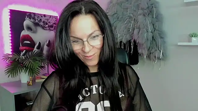 HelenLuxx online show from 03/04/25, 08:05