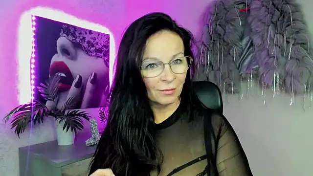 HelenLuxx online show from 11/28/25, 05:48