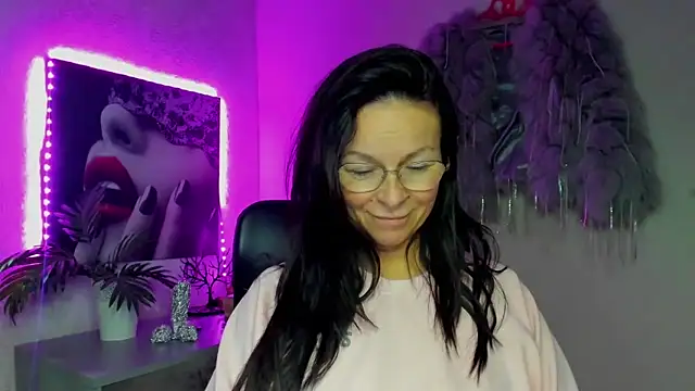 HelenLuxx online show from 11/30/25, 07:07