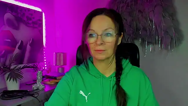 HelenLuxx online show from 01/06/26, 06:50