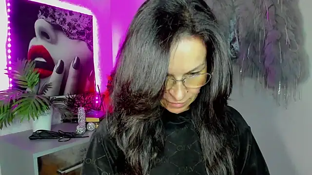 HelenLuxx online show from 04/18/26, 05:33