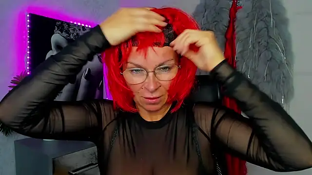 HelenLuxx online show from 06/03/26, 04:34