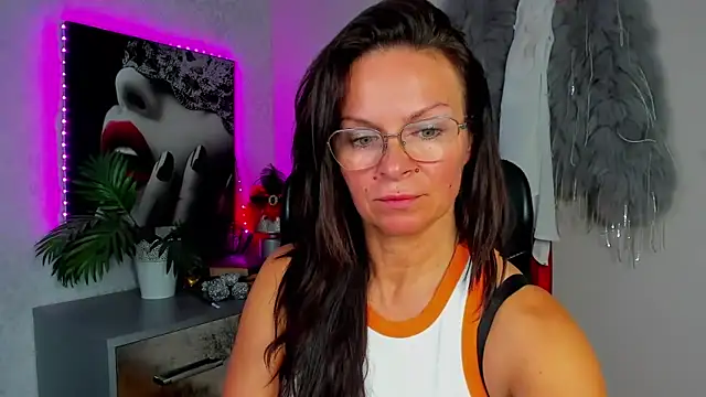 HelenLuxx online show from 06/11/26, 04:38