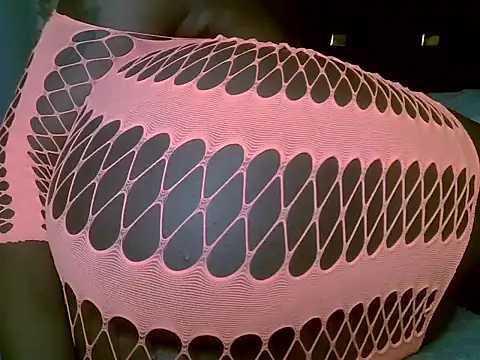 Its tyra online show from 10/08/25, 06:16